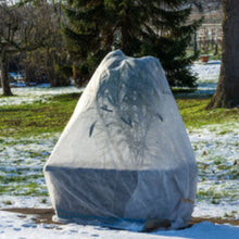 Cargar imagen en el visor de la galería, Malla Antihelada 17gr x 1,4m – Protege tus Plantas del Frío con Cariño y Eficiencia