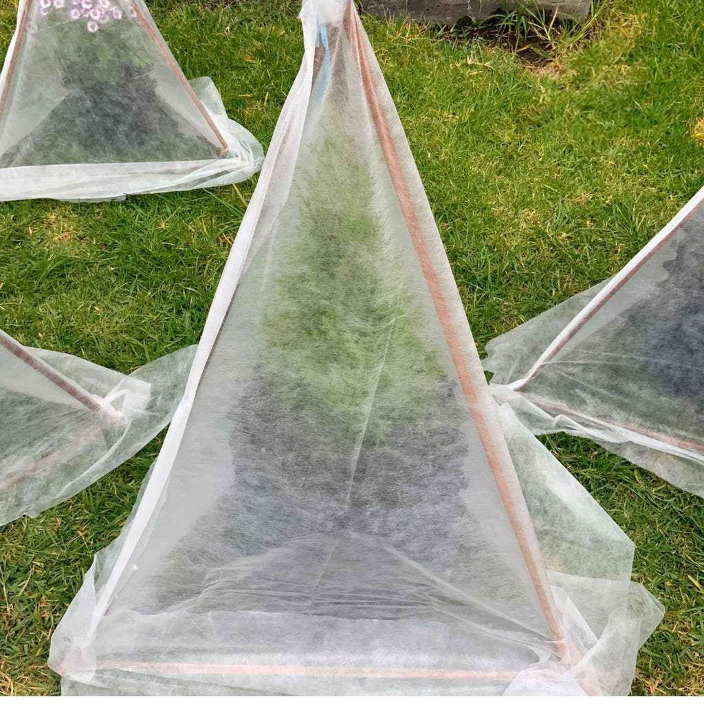 Malla Antihelada 17gr x 1,4m – Protege tus Plantas del Frío con Cariño y Eficiencia